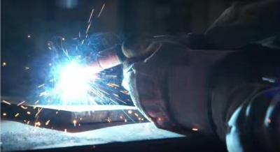 匠人用陨石锻造菜刀，最后的成品让人忍不住想要膜拜